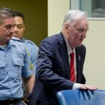 Отбывающий пожизненное заключение Младич добивается оправдания