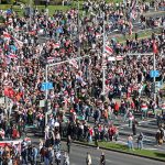 На протестах в Минске власти пытаются заглушить протестующих музыкой