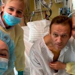Навальный выложил первое фото из больницы