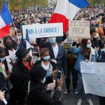 В Париже тысячи людей вышли на акцию памяти убитого учителя