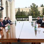 Ильхам Алиев принял делегацию во главе с Мевлютом Чавушоглу