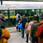 В метро Шанхая запретят использовать гаджеты с включенным звуком без гарнитуры