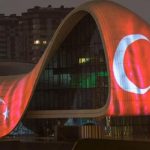 Центр Гейдара Алиева окрасился в цвета флага Турции