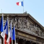Сенат Франции одобрил законопроект о санитарных пропусках и обязательной вакцинации