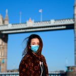 Великобритания перестанет требовать от граждан страны носить маски