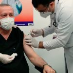 Президент Турции Эрдоган в прямом эфире сделал прививку от коронавируса