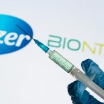 BioNTech и Pfizer приступают к испытаниям вакцины от "омикрона"