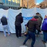 Активисты в Тбилиси разбили около восьми палаток у здания парламента и собираются там провести ночь