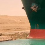 Как севший на мель контейнеровоз повысит мировые цены на нефть