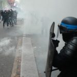 Нелегалы ранили 15 полицейских во время столкновений во Франции