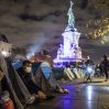 300 бездомных мигрантов установили палатки перед мэрией Парижа, требуя дать им жилье