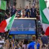 Сборная Италии провела чемпионский парад по улицам Рима