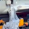 Задыхающийся пассажир в самолете открыл аварийный люк