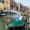 В Венеции появилась гигантская лодка в виде скрипки