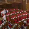 Оппозиция покинула зал заседаний Нацсобрания Армении в знак протеста - ВИДЕО