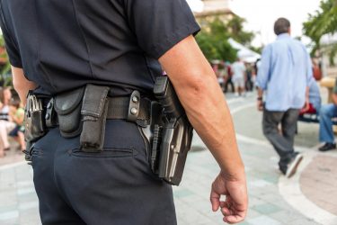 oxranu vuzov doljni osushetvlyat politseskiye