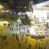 В Мариуполе рухнула главная елка города - Видео