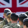 Британского маршала ВВС отстранили от должности за прогулку голышом в саду