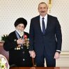 Ильхам Алиев вручил Фатме Саттаровой орден "Истиглал"