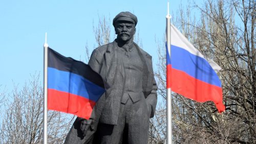 Lenin-i-flaq-Rossii