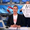 В прямом эфире российского ТВ появилась активистка с плакатом "Нет войне. Вам здесь врут"