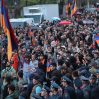 В Ереване участников шествий доставляют в полицию