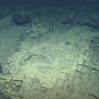 Ученые нашли на дне Тихого океана «дорогу из кирпича»