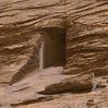 Марсоход Curiosity сфотографировал «вход» в скалу