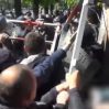 В Ереване во время столкновений на антиправительственном протесте пострадали 50 человек