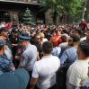 Протестующие в Ереване начали шествие к резиденции премьера