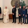 Илон Маск опубликовал фото с сыновьями и папой Римским