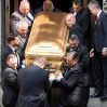 В США предположили, что похоронив первую жену в гольф-клубе Трамп ушел от налогов