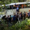 В Турции туристический автобус упал в ущелье, погибли 5 человек, пострадали 35