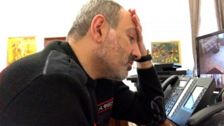 Pashinyan-zvonit-po-telefonu