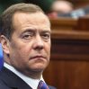 Медведев продолжает размахивать ядерным оружием