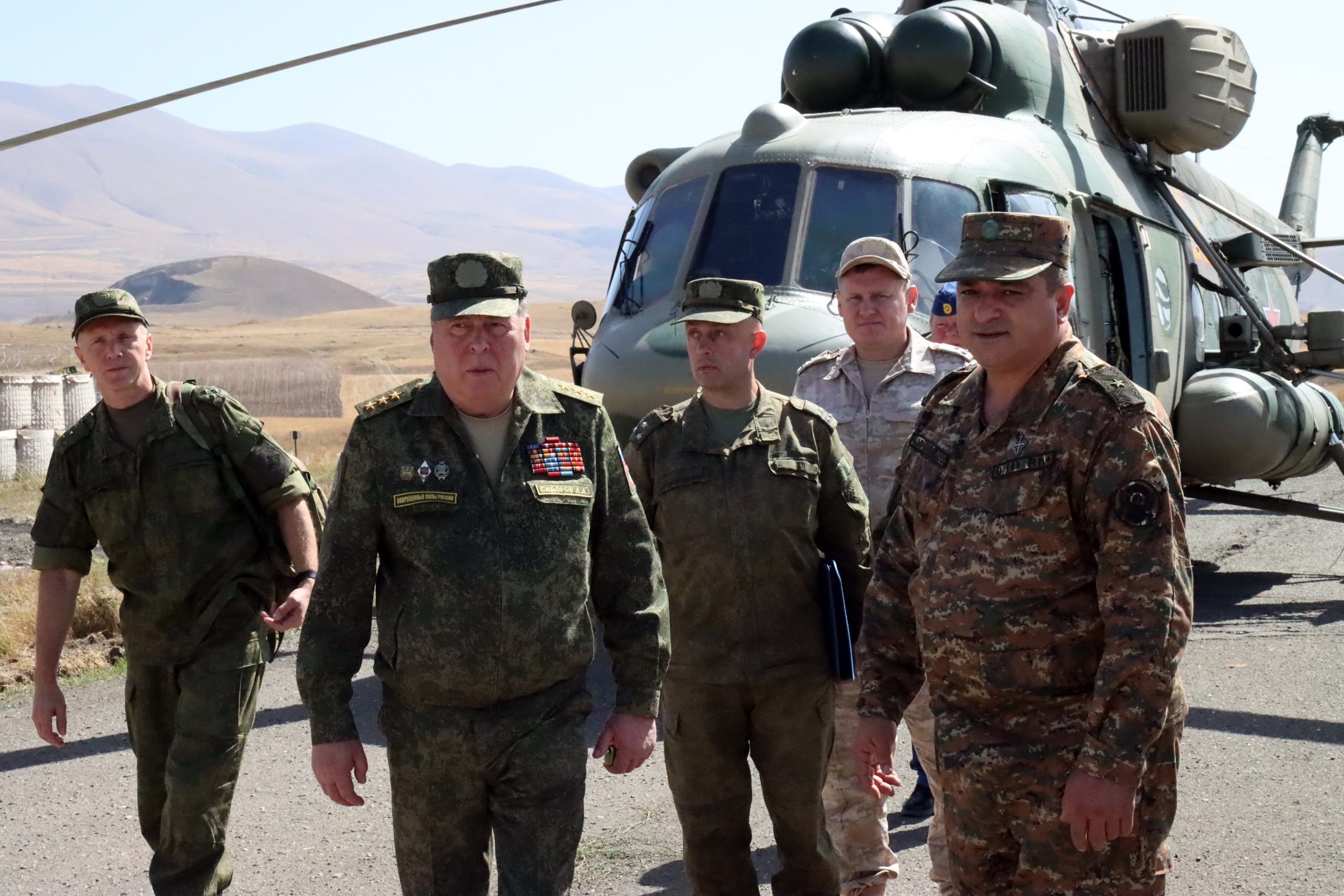 Одкб армения азербайджан. Командир 102 военной базы в Армении.