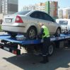 В Баку автомобиль врезался в эвакуатор
