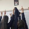 В Иране школьницы присоединяются к массовым протестам