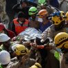 В Турции спасли из-под завалов маленькую девочку