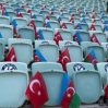 Бакинский олимпийский стадион украшен флагами Азербайджана и Турции