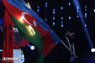 flaq azerbaycana podojqli v Erevane