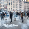 Сотни магазинов разграблены во Франции