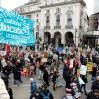В Англии учителя начали национальную забастовку