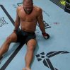 Физиев досрочно проиграл Гамроту в главном бою UFC из-за травмы