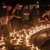 В Тель-Авиве зажгли свечи в память о погибших от атак ХАМАС - ВИДЕО