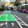 В Баку на перекрестках наносят зеленую разметку для велосипедов и скутеров