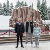 Плющенко с сыном почтили память великого Гейдара Алиева