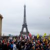 Париж митингует