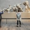 Греция назвала оскорбительным показ мод в Британском музее на фоне шедевров Парфенона