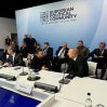 Алиев и Зеленский неформально пообщались в Британии